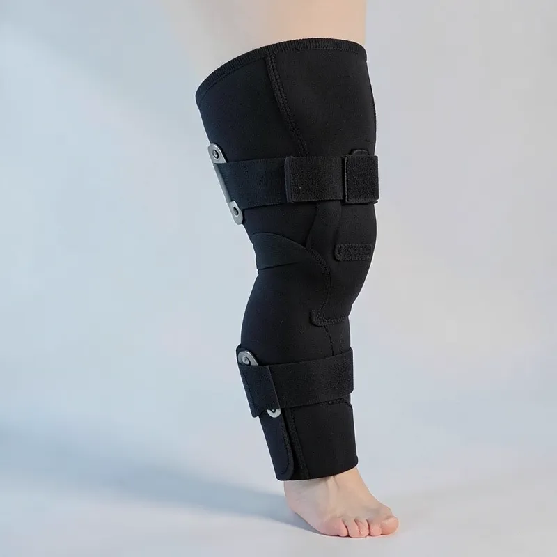 Hinged knee support brace with adjustable straps
